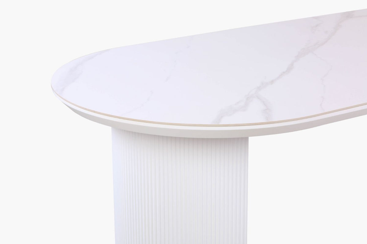 Vastaya Dining Table